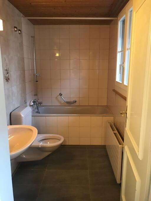 Simple Flat 72 M2 In The Centre Of Burgdorf With Private Parking Exterior foto